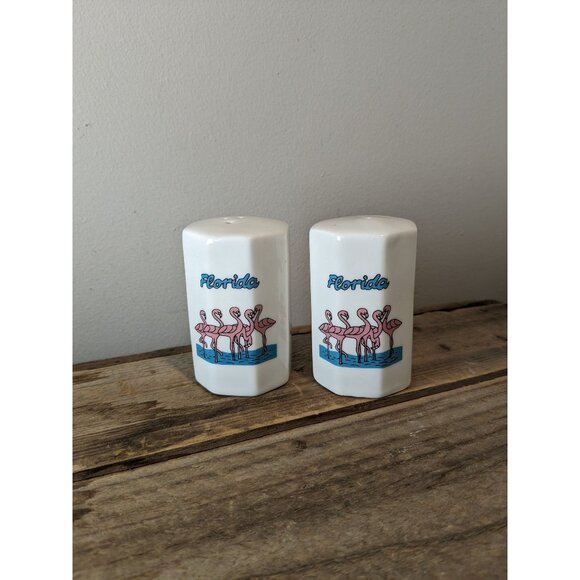 3/25$ Vintage Quirky Ceramic FLORIDA Pink Flamingos Salt & Pepper Shakers - Picture 1 of 4